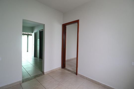 Sala de casa para alugar com 2 quartos, 130m² em Presidente Roosevelt, Uberlândia