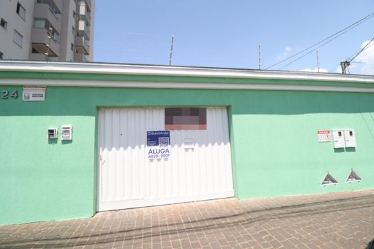 Plaquinha de casa para alugar com 2 quartos, 130m² em Presidente Roosevelt, Uberlândia