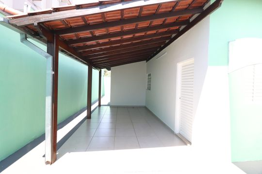 Garagem de casa para alugar com 2 quartos, 130m² em Presidente Roosevelt, Uberlândia