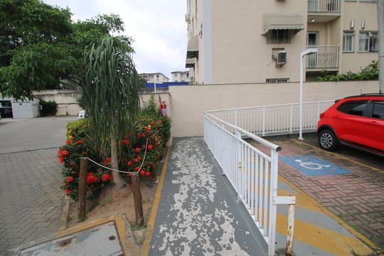 Área comum - Rampa de acesso de apartamento à venda com 2 quartos, 48m² em Irajá, Rio de Janeiro