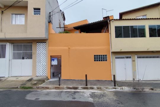 Fachada de casa para alugar com 1 quarto, 65m² em Jardim Santa Josefina, São Paulo