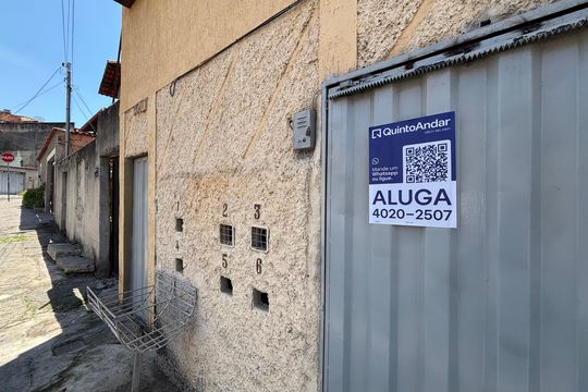Plaquinha Instalada de casa para alugar com 2 quartos, 30m² em Lagoinha Leblon, Belo Horizonte