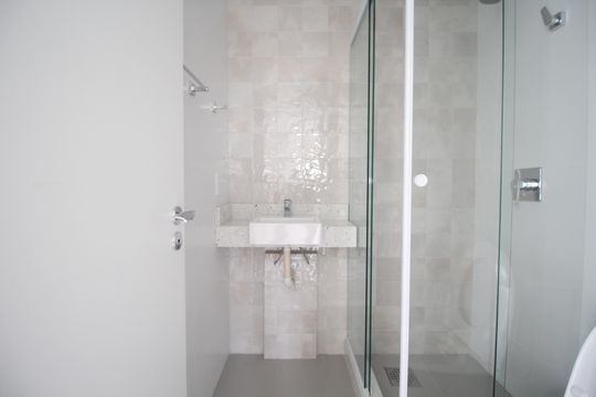 Banheiro de apartamento para alugar com 2 quartos, 59m² em Auxiliadora, Porto Alegre