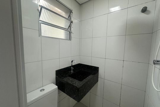 Banheiro de casa para alugar com 1 quarto, 25m² em Vila Pouso Alegre, Barueri