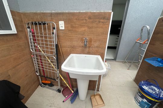 Área de Serviço de casa para alugar com 1 quarto, 25m² em Vila Pouso Alegre, Barueri