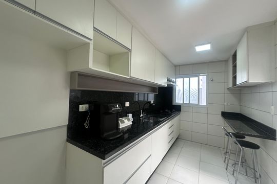 Cozinha de casa para alugar com 1 quarto, 25m² em Vila Pouso Alegre, Barueri