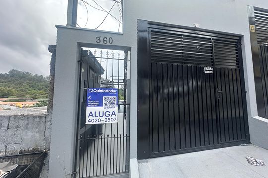 Fachada de casa para alugar com 1 quarto, 25m² em Vila Pouso Alegre, Barueri