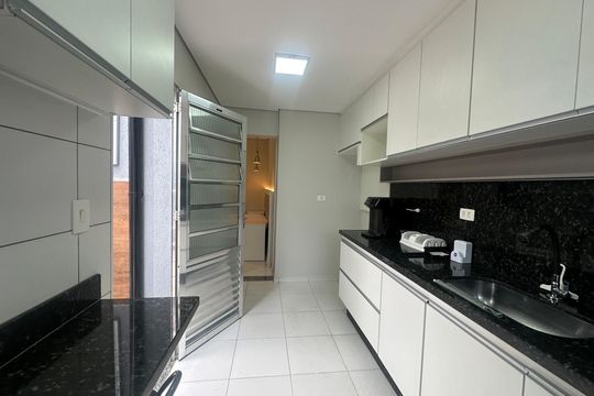 Cozinha de casa para alugar com 1 quarto, 25m² em Vila Pouso Alegre, Barueri