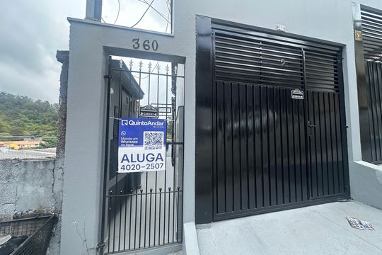 Fachada de casa para alugar com 1 quarto, 25m² em Vila Pouso Alegre, Barueri