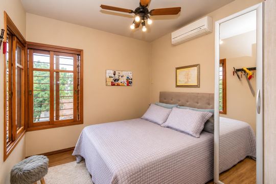 Quarto 2 de casa para alugar com 4 quartos, 250m² em Cavalhada, Porto Alegre