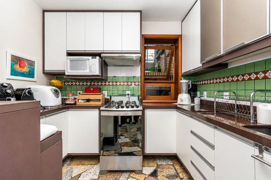 Cozinha de casa à venda com 4 quartos, 250m² em Cavalhada, Porto Alegre