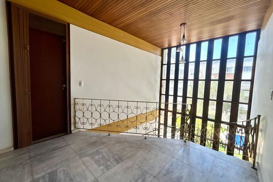 Hall de entrada de casa para alugar com 4 quartos, 300m² em Trindade, Florianópolis