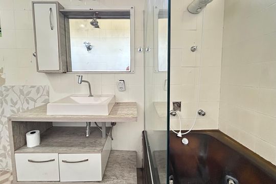 Banheiro suíte  de casa para alugar com 4 quartos, 300m² em Trindade, Florianópolis