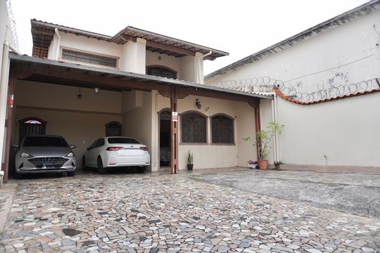 Garagem  de casa à venda com 5 quartos, 270m² em Santo Andre, Belo Horizonte