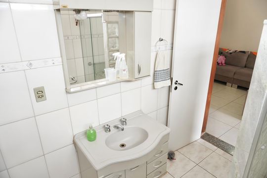 Suíte - Banheiro  de casa à venda com 5 quartos, 270m² em Santo Andre, Belo Horizonte