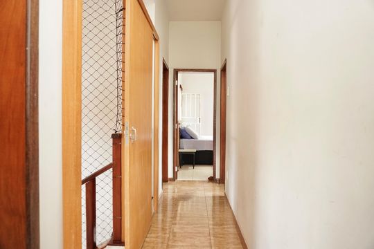 Corredor  de casa à venda com 5 quartos, 270m² em Santo Andre, Belo Horizonte