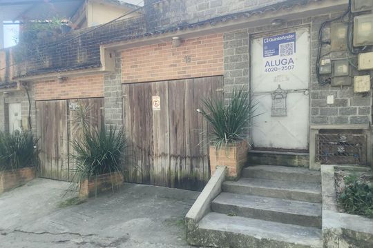 Fachada de casa para alugar com 1 quarto, 30m² em Maria Paula, São Gonçalo