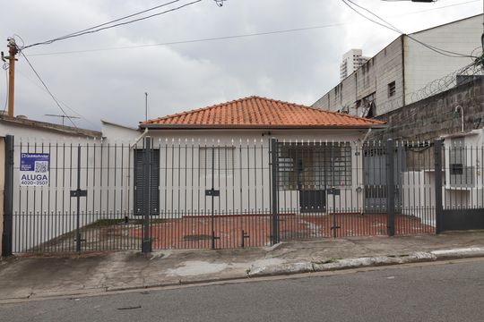 Fachada de casa para alugar com 2 quartos, 85m² em Veleiros, São Paulo