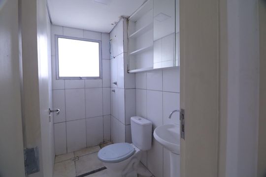 Banheiro de apartamento à venda com 2 quartos, 45m² em Parque das Constelações, Campinas