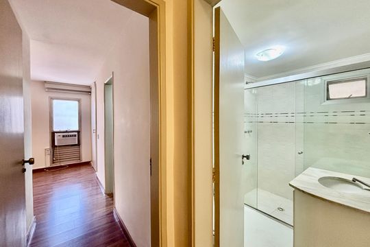 Corredor  de apartamento para alugar com 4 quartos, 178m² em Jardim Paulista, São Paulo