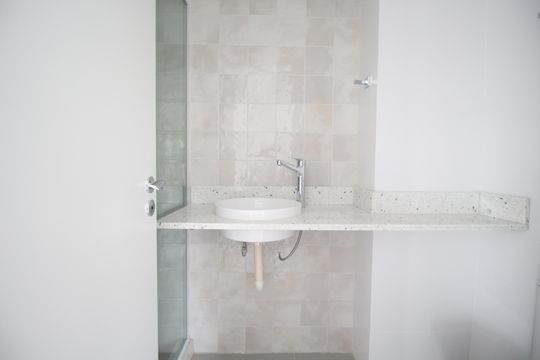 Banheiro de apartamento para alugar com 2 quartos, 63m² em Auxiliadora, Porto Alegre
