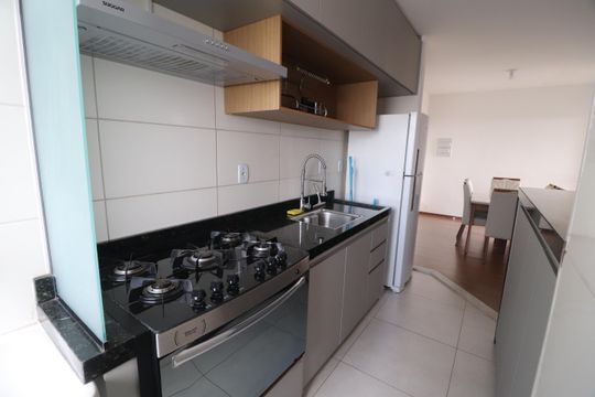 Cozinha de apartamento para alugar com 2 quartos, 50m² em Laranjeiras, Uberlândia