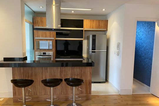 Cozinha de apartamento para alugar com 1 quarto, 72m² em Pompeia, São Paulo