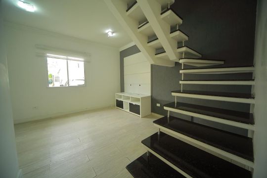 Sala de casa de condomínio para alugar com 2 quartos, 123m² em Nova Petrópolis, São Bernardo do Campo
