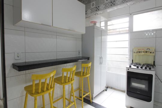 Cozinha de casa de condomínio para alugar com 3 quartos, 95m² em Jardim Excelcior, Cabo Frio