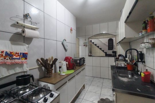 Cozinha de casa para alugar com 2 quartos, 70m² em Conjunto Habitacional Fazenda do Carmo, São Paulo