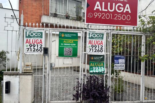 Plaquinha Instalada código SUPD-152 de casa para alugar com 3 quartos, 145m² em Farroupilha, Porto Alegre