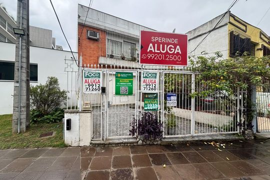 Fachada de casa para alugar com 3 quartos, 145m² em Farroupilha, Porto Alegre