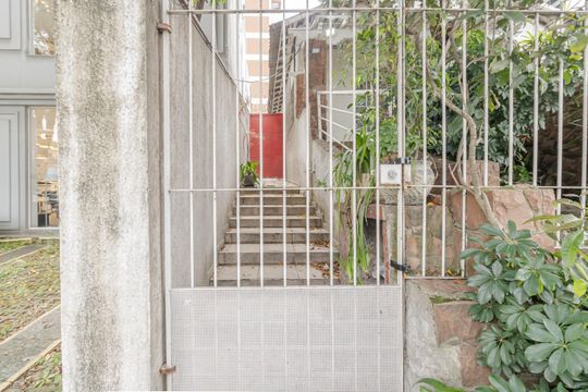 Fachada de casa à venda com 5 quartos, 160m² em Indianópolis, São Paulo
