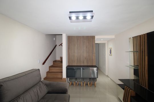 Casa de Condomínio para alugar com 2 quartos, 110m² em Fazenda Aricanduva, São Paulo