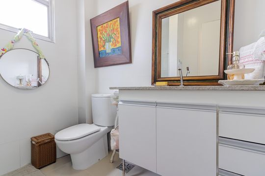 Banheiro de apartamento à venda com 1 quarto, 50m² em Indianópolis, São Paulo