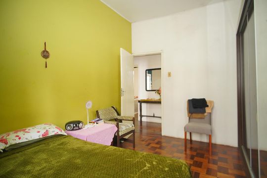 Quarto 1 de apartamento para alugar com 3 quartos, 82m² em Floresta, Porto Alegre