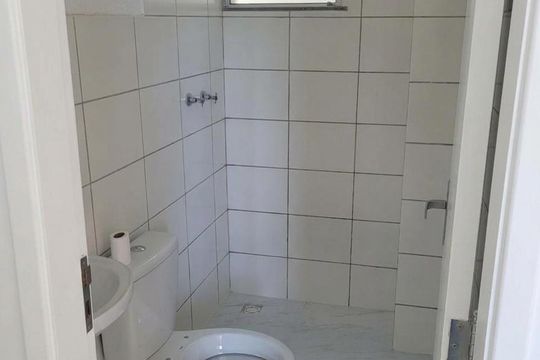 Banheiro de apartamento para alugar com 2 quartos, 46m² em Marapicu, Nova Iguaçu