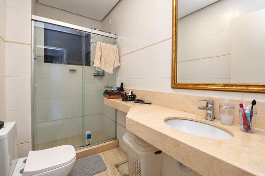 Banheiro de apartamento à venda com 3 quartos, 177m² em Santa Tereza, Porto Alegre