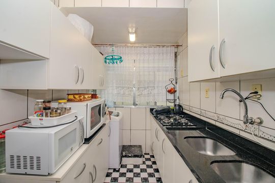 Cozinha e Área de Serviço de apartamento à venda com 2 quartos, 57m² em Passo D’areia, Porto Alegre
