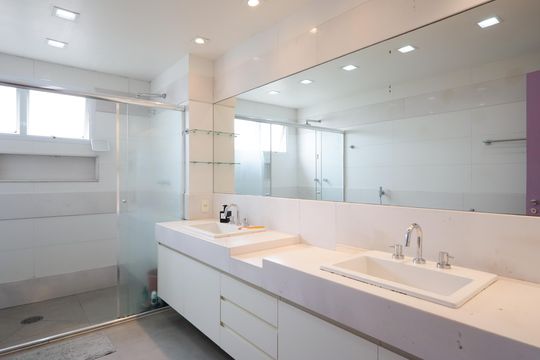 Banheiro Suíte 1 de apartamento à venda com 4 quartos, 235m² em Campo Belo, São Paulo