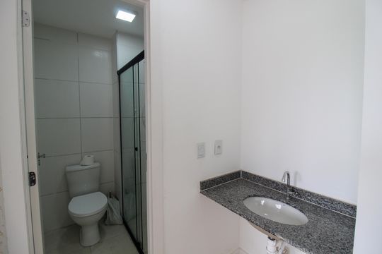 Banheiro de apartamento para alugar com 2 quartos, 35m² em Jaguaré, São Paulo