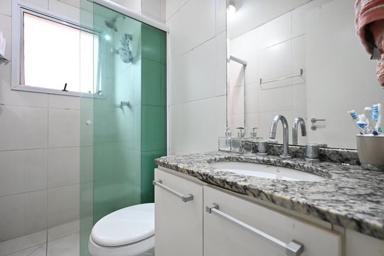 Banheiro de apartamento à venda com 2 quartos, 56m² em Vila Sonia do Taboao, Taboão da Serra