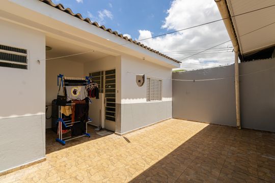 Quintal de casa à venda com 3 quartos, 180m² em Indianópolis, São Paulo