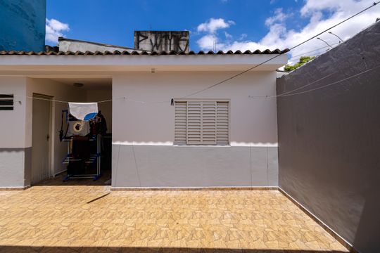 Vista quarto 1 de casa à venda com 3 quartos, 180m² em Indianópolis, São Paulo