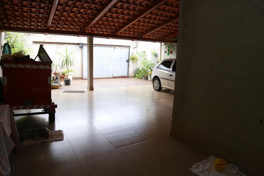 Garagem de casa à venda com 9 quartos, 400m² em Setor Recanto das Minas Gerais, Goiânia