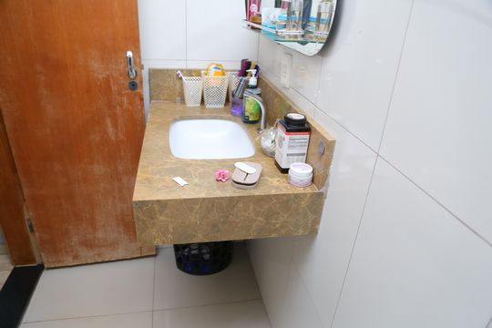 Banheiro 2 de casa à venda com 9 quartos, 400m² em Setor Recanto das Minas Gerais, Goiânia