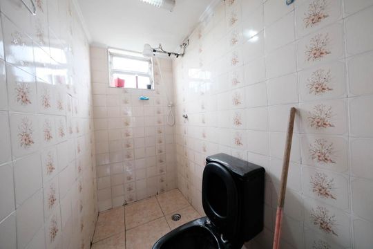 Banheiro de apartamento à venda com 2 quartos, 50m² em Conjunto Habitacional Padre Manoel da Nobrega, São Paulo