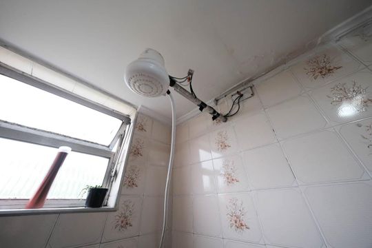 Banheiro de apartamento à venda com 2 quartos, 50m² em Conjunto Habitacional Padre Manoel da Nobrega, São Paulo