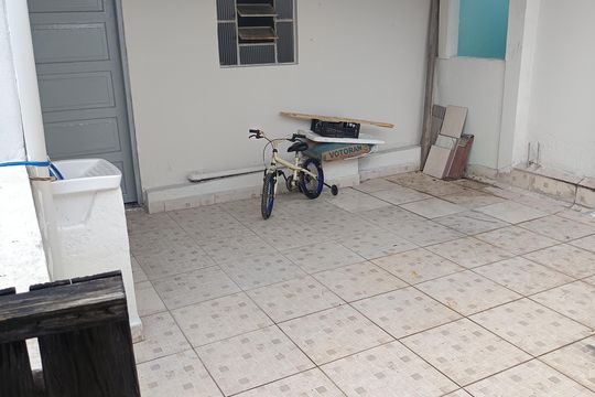 Área externa de kitnet/studio para alugar com 1 quarto, 48m² em Canhema, Diadema