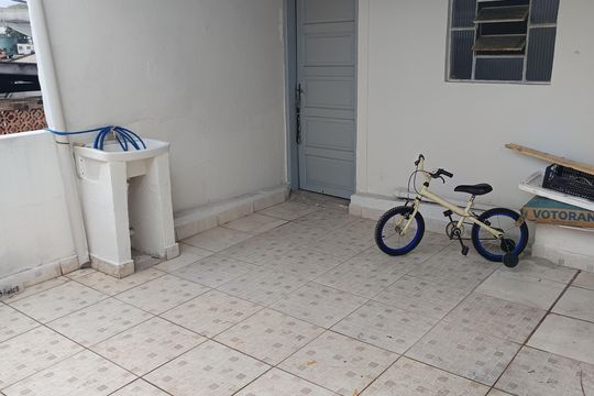 Área externa de kitnet/studio para alugar com 1 quarto, 48m² em Canhema, Diadema